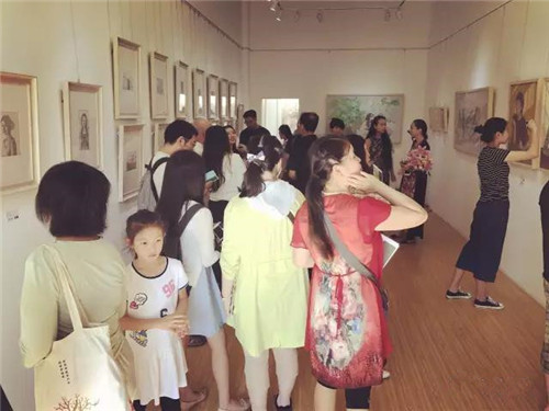 《穿行》李蕾个人作品展在798宋洋美术开幕