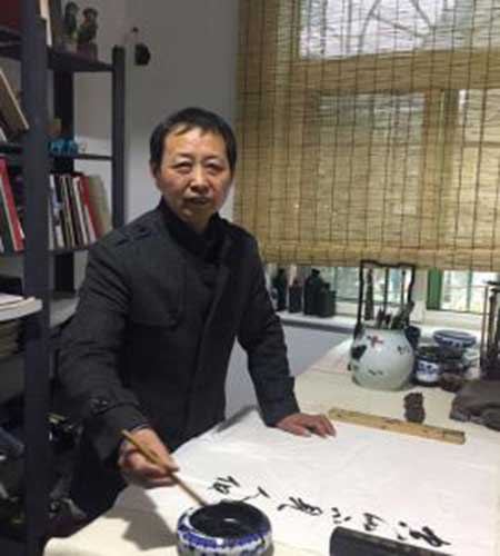 杜鹃啼到血红处 不信东风唤不回——记著名书画家李荣林