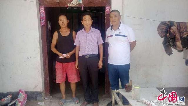 喜迎十九大展现优秀共产党员的扶贫情结