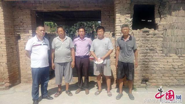 喜迎十九大展现优秀共产党员的扶贫情结