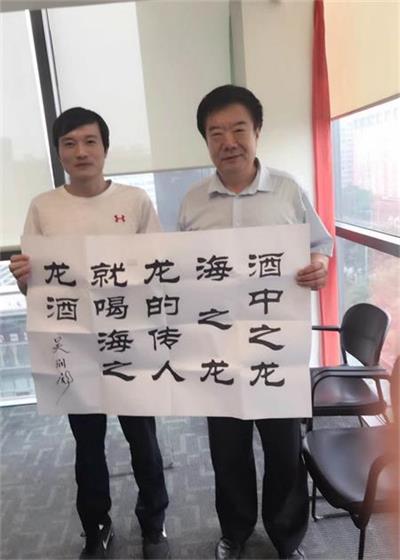 洋河海之龙酒: 引领酒业腾飞发展 缔造行业传奇
