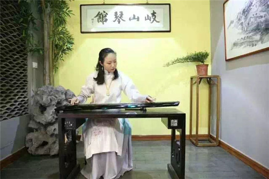 素墨书卷养逸气,清源香茗洗尘心