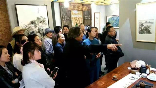 素墨书卷养逸气,清源香茗洗尘心