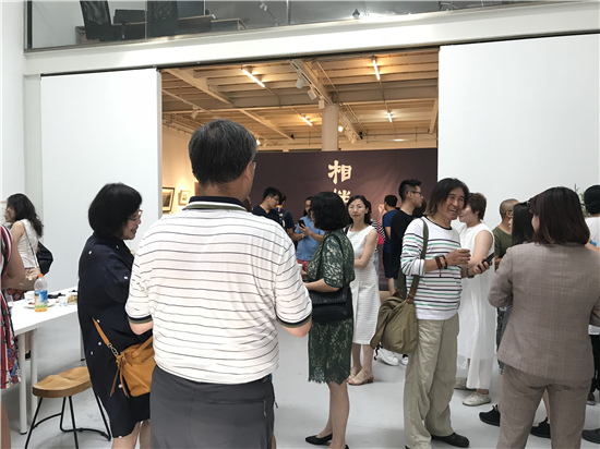 相伴-一家人五个画家艺术展在京开幕