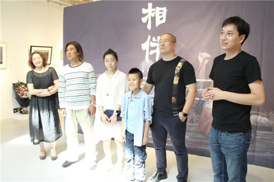 相伴-一家人五个画家艺术展在京开幕