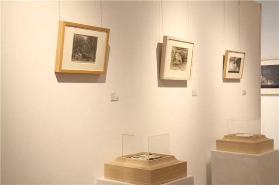 相伴-一家人五个画家艺术展在京开幕