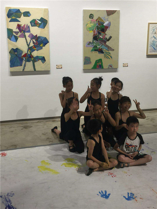 以童为镜,又见初心—艺术导师与孩童联展正在轻艺术空间展出
