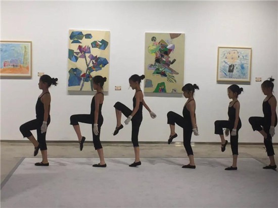 以童为镜,又见初心—艺术导师与孩童联展正在轻艺术空间展出