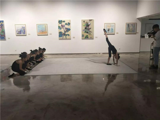 以童为镜,又见初心—艺术导师与孩童联展正在轻艺术空间展出