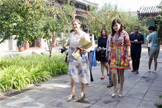 英国男爵夫人联合香堂东方书画研究院开启中国艺术走进大英博物馆展览