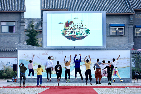 《大地艺术家》杀青 “全素人”阵容创造视觉奇观