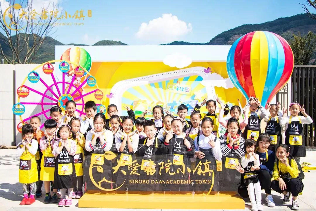 童绘大爱∣美好社区,情满三代,笔尖下流淌出幸福未来