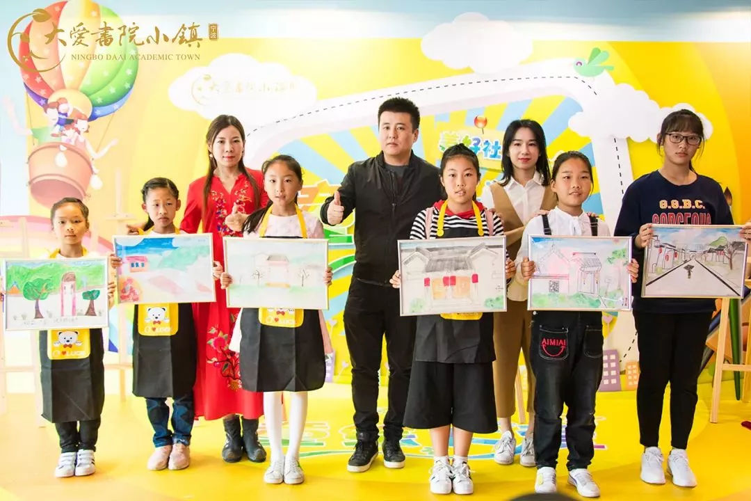 童绘大爱∣美好社区,情满三代,笔尖下流淌出幸福未来