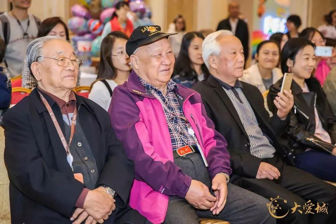 童绘大爱∣美好社区,情满三代,笔尖下流淌出幸福未来