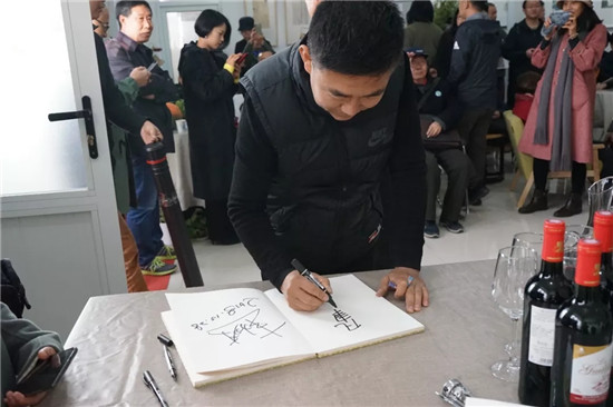 因爱相聚“大愿善行·问墨立心”禅韵雅集暨大型公益联展在芳艺文化举行