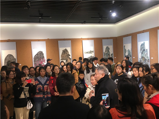 点击查看原始图片 《大地之歌》李庚教授作品观摩展11月3日在烟台开幕