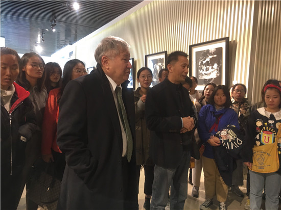 点击查看原始图片 《大地之歌》李庚教授作品观摩展11月3日在烟台开幕