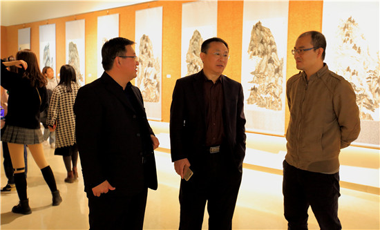 点击查看原始图片 《大地之歌》李庚教授作品观摩展11月3日在烟台开幕