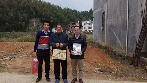 崇义中医谢文淦陪同乡村医生一行人看望国医大师苏全兰