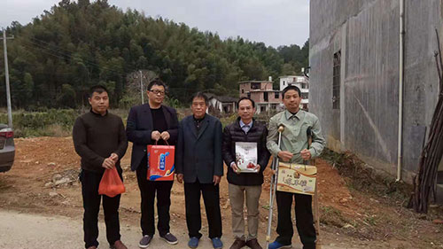 崇义中医谢文淦陪同乡村医生一行人看望国医大师苏全兰