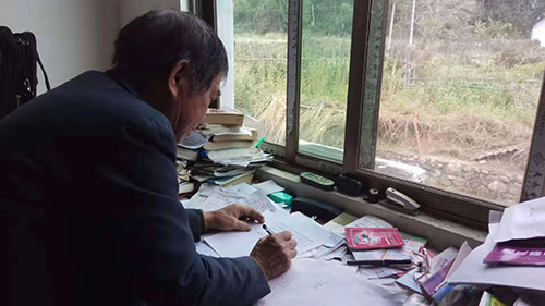 崇义中医谢文淦陪同乡村医生一行人看望国医大师苏全兰