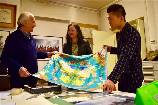 意大利都灵PARATISSIMA中国主题展祁璐“光感—《觉(jue)》之二”祁璐荣获最具影响力