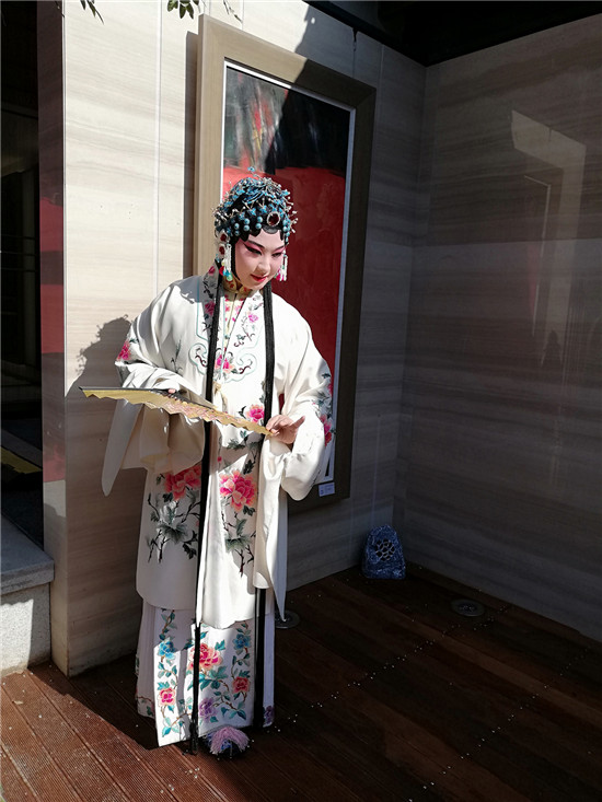 “梨园春梦·张继东戏曲油画展”于敬一书院开幕