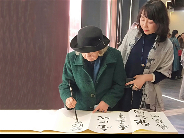 不期而遇—姚蓉蓉作品展在塞隆水泥库艺术空间举行
