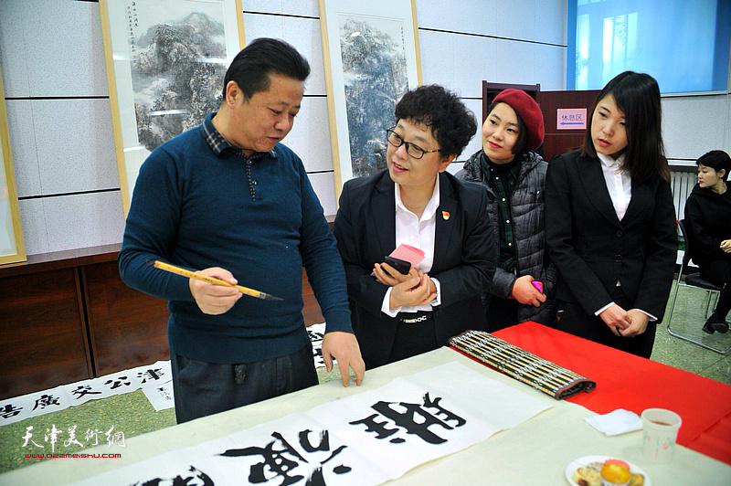 画家皮志刚《千峰万仞燕山图》主题卡首发 献礼京津冀互联互通一周年