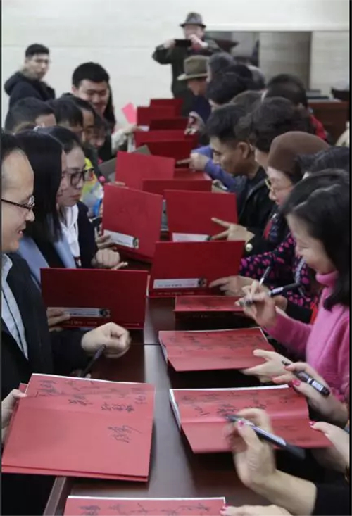 “1987,我们的红楼梦”纪念画册--新书发布会暨签售会在北京王府井书店举行