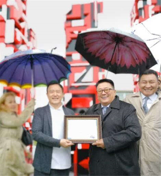 艺术家一山:以艺传情 做“一带一路”上的文化使者