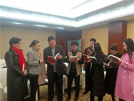 红心伟业 读书为本—《永久的记忆》读书会暨《伟人小书包》在丰尚举行