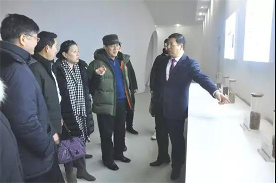 红心伟业 读书为本—《永久的记忆》读书会暨《伟人小书包》在丰尚举行