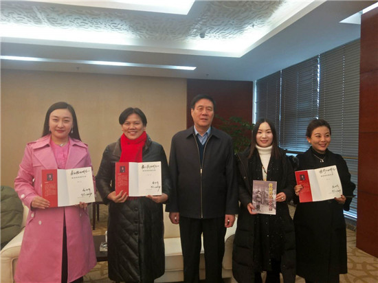红心伟业 读书为本—《永久的记忆》读书会暨《伟人小书包》在丰尚举行