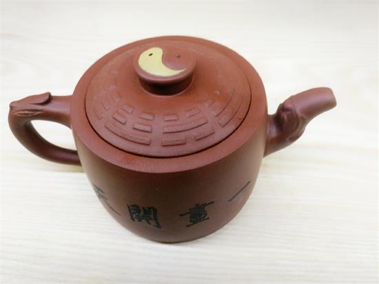 凌空飞舞吴建平用独门绝技开拓紫砂壶制作丰碑