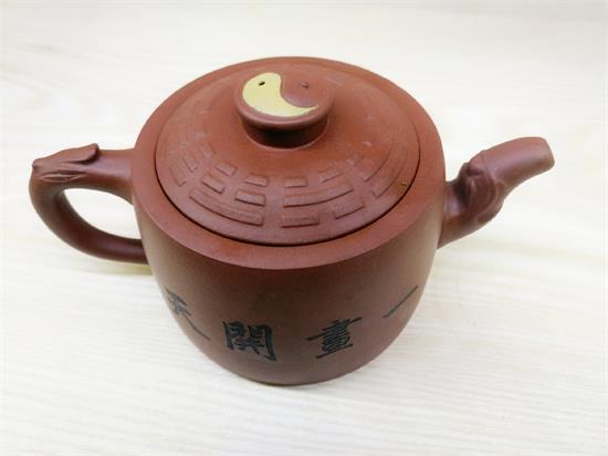 凌空飞舞吴建平用独门绝技开拓紫砂壶制作丰碑