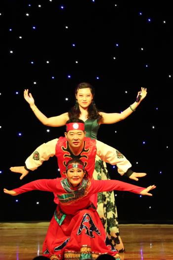常乐爱心艺术团迎新年走进军营慰问官兵演出