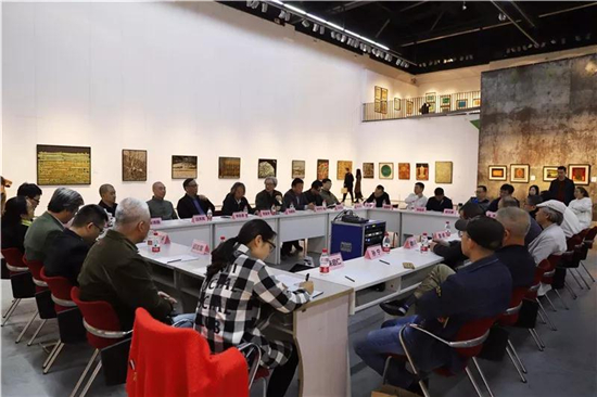 张泽国“大泽有鱼”展开幕,100件作品总结个人漆画创作三十年