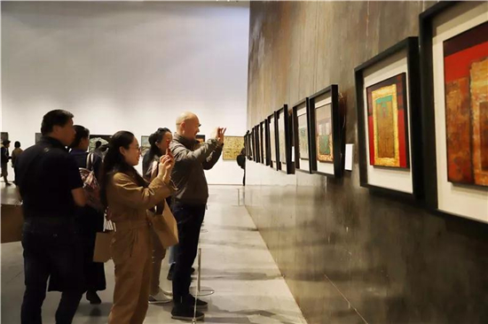 张泽国“大泽有鱼”展开幕,100件作品总结个人漆画创作三十年
