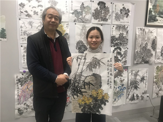 笔墨春秋育桃李 艺无国界弘丹青