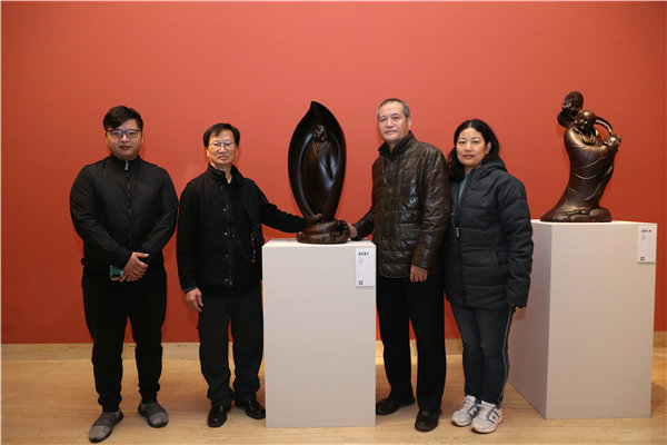 长寿德馨 清莲韵香--黄泉福雕塑艺术作品《长寿》捐赠仪式在中国美术馆举行