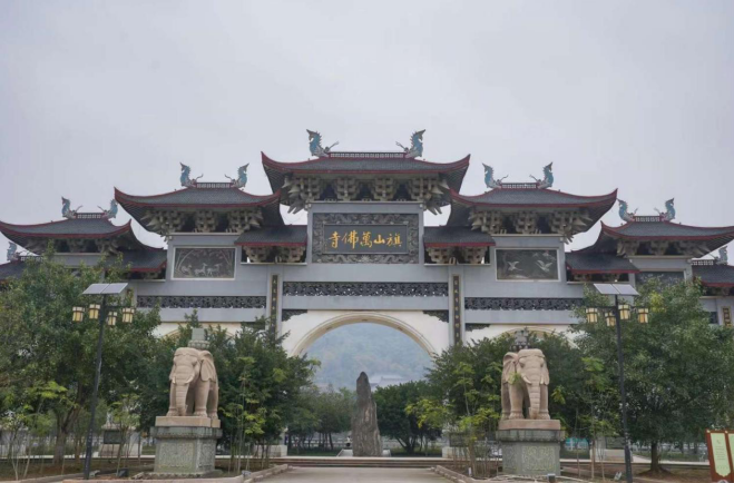 福州万佛寺:传灯辞旧岁,撞钟迎新年